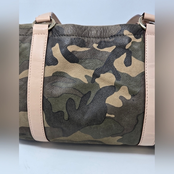 MICHAEL KORS CAMOUFLAGE SHOULDER BAG PURSE CAMO SOFT LEATHER GOLD INTERIOR WOMEN - Picture 7 of 16